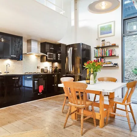 Stunning Modern In The Paintworks 布里斯托