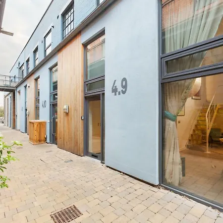 Stunning Modern In The Paintworks 布里斯托