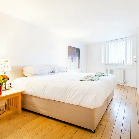 Stunning Modern In The Paintworks * 布里斯托