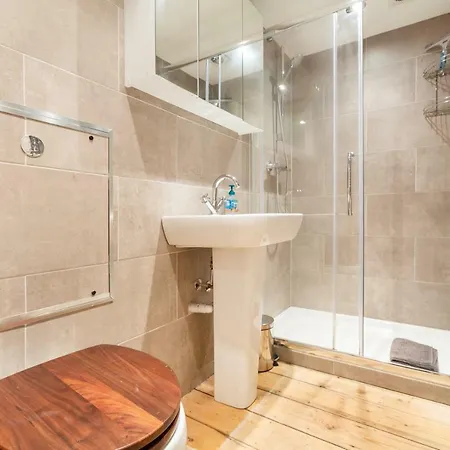 Stunning Modern In The Paintworks *