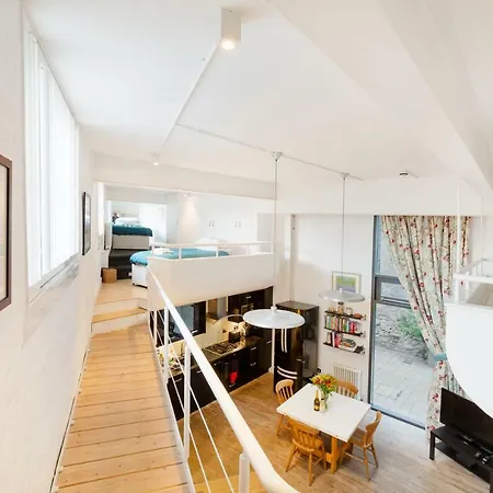 Holiday home Stunning Modern In The Paintworks