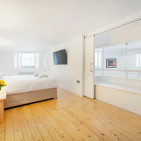 Stunning Modern In The Paintworks * Bristol