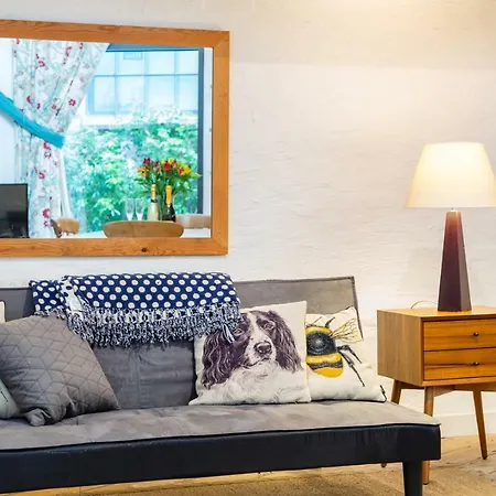 Stunning Modern In The Paintworks * Bristol