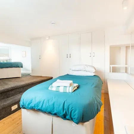 Holiday home Stunning Modern In The Paintworks Bristol